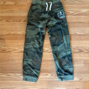 GAP Kids Boys Green Camouflage Joggers Sz 12 (XL)